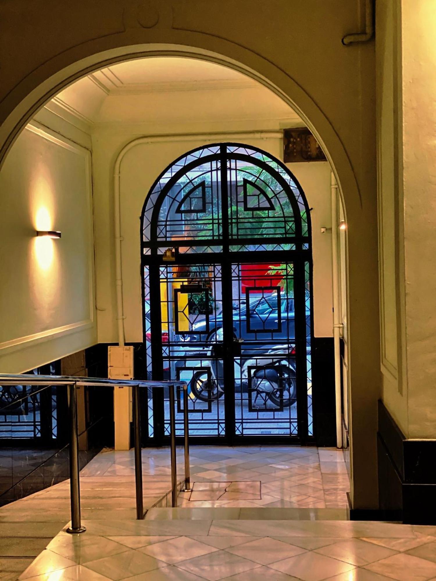 Hostal Madrazo Барселона Экстерьер фото